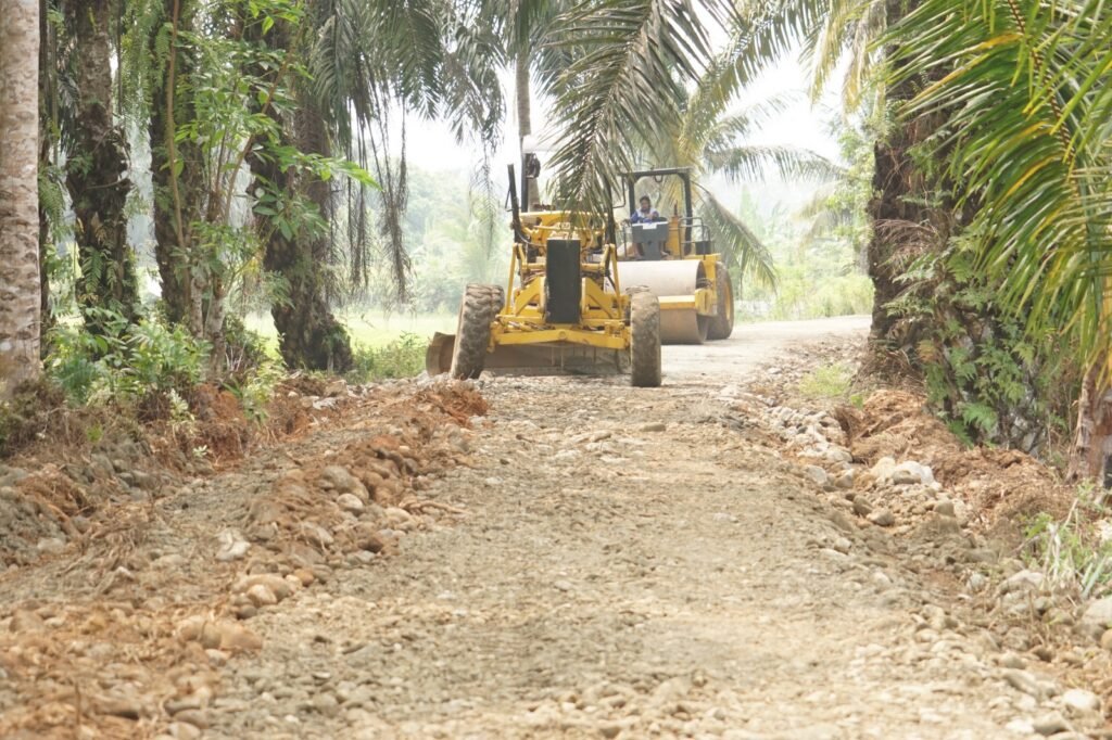 Pembangunan Jalan TMMD ke-130 Dukung Kemajuan Ekonomi Masyarakat Kandang Limun