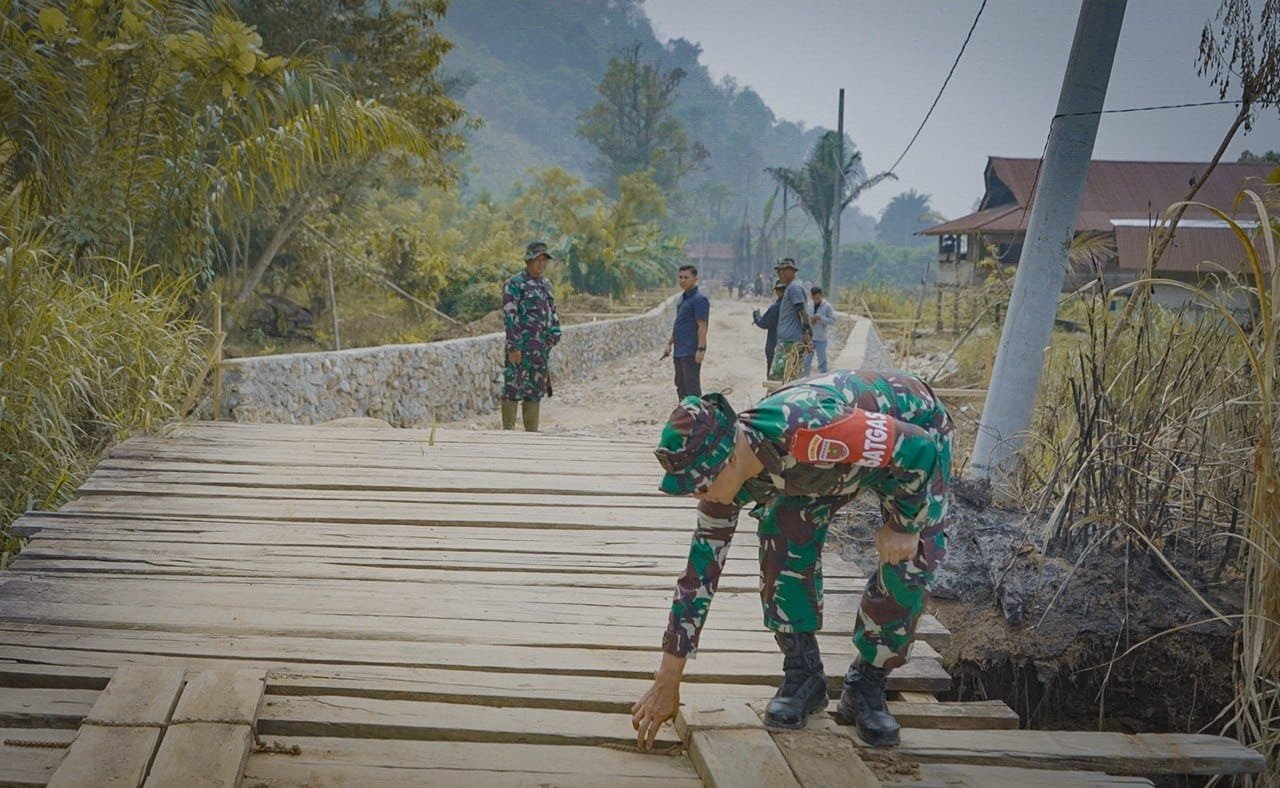 Dansatgas TMMD ke-130 Ajak Prajurit Jaga Semangat Kerja di Luwu Timur