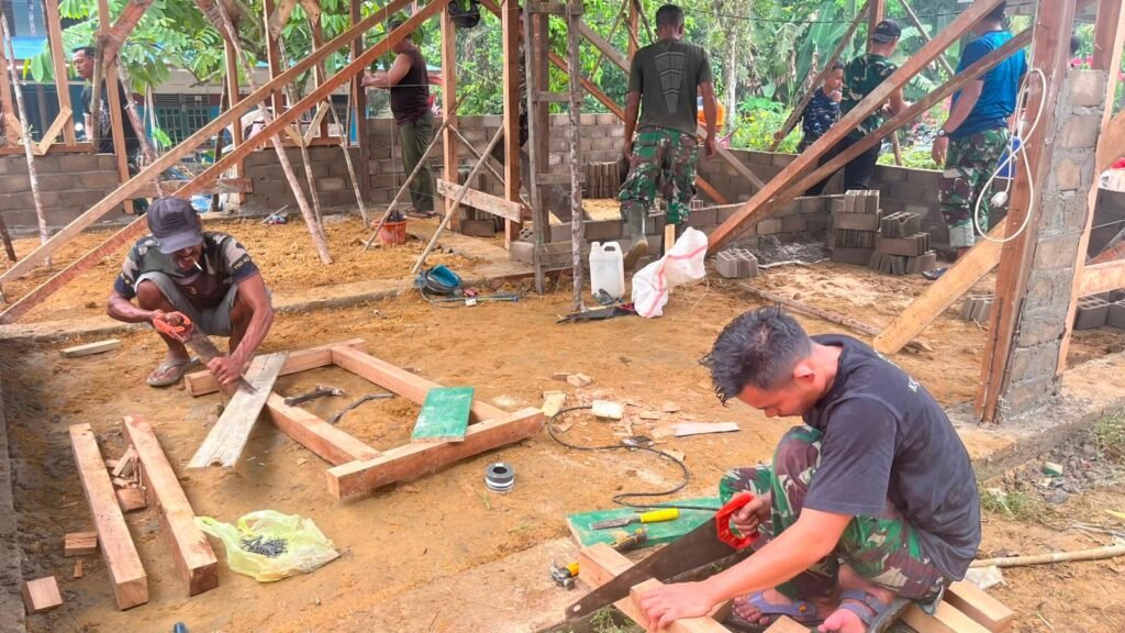 TMMD Landak: Proyek Rumah untuk Ibu Suhanim sebagai Bentuk Kepedulian Sosial