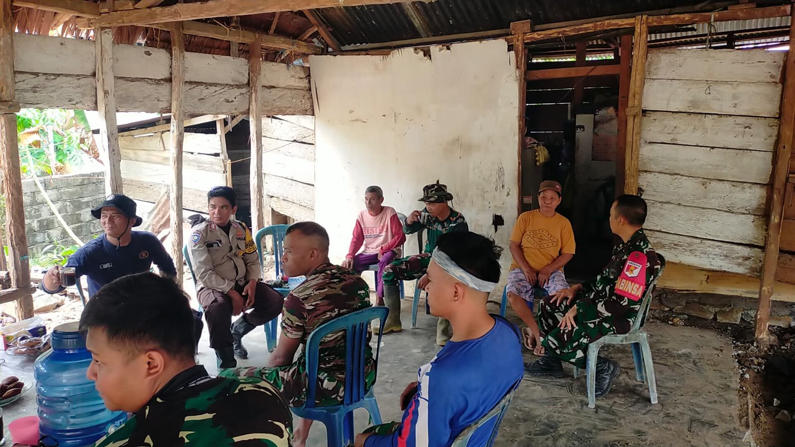 Satgas TMMD ke-130 Berinteraksi Hangat dengan Masyarakat di Poso