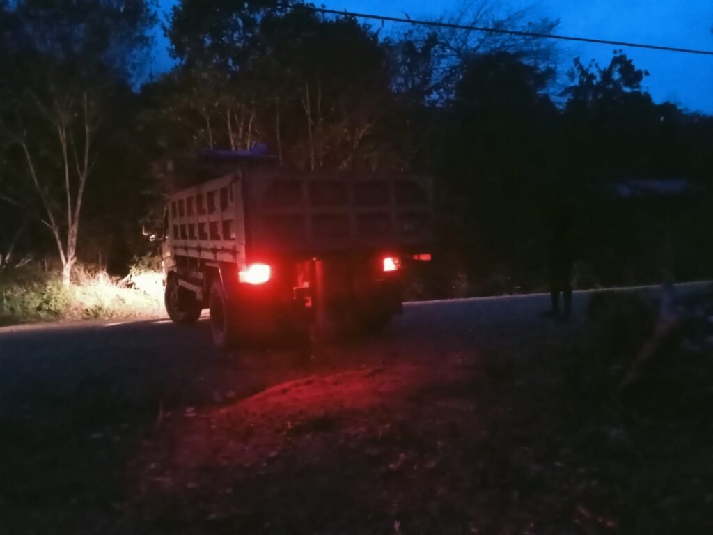 Prajurit Satgas TMMD Ke-130 Kodim 1808/Mansel Berjuang Siang Malam untuk Desa Yamboi