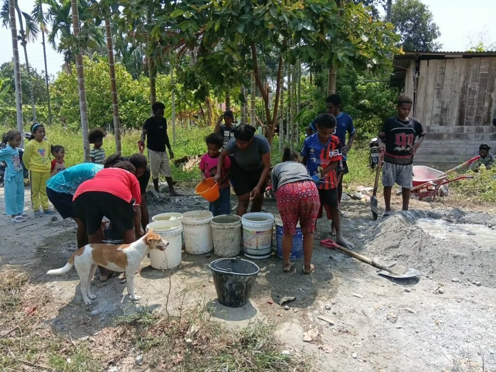 Semangat Kolaborasi Mama Papua dalam Proyek TMMD di Manokwari Selatan