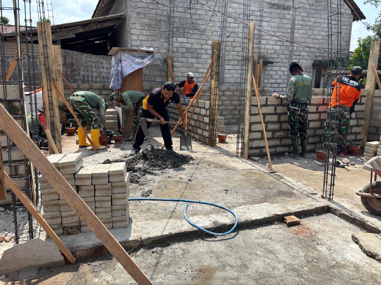 Agus Suwandi: Simbol Semangat Gotong Royong dalam Proyek Rutilahu TMMD
