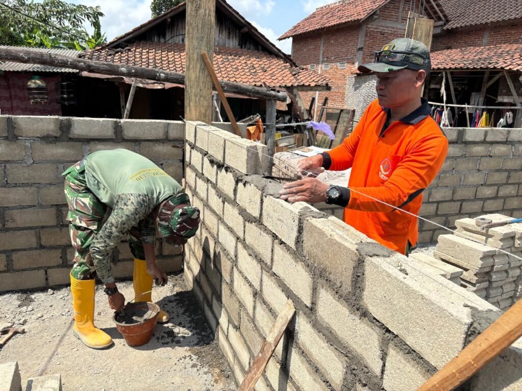 Agus Suwandi Berpartisipasi Aktif dalam Proyek Pembangunan Rumah di Pojok