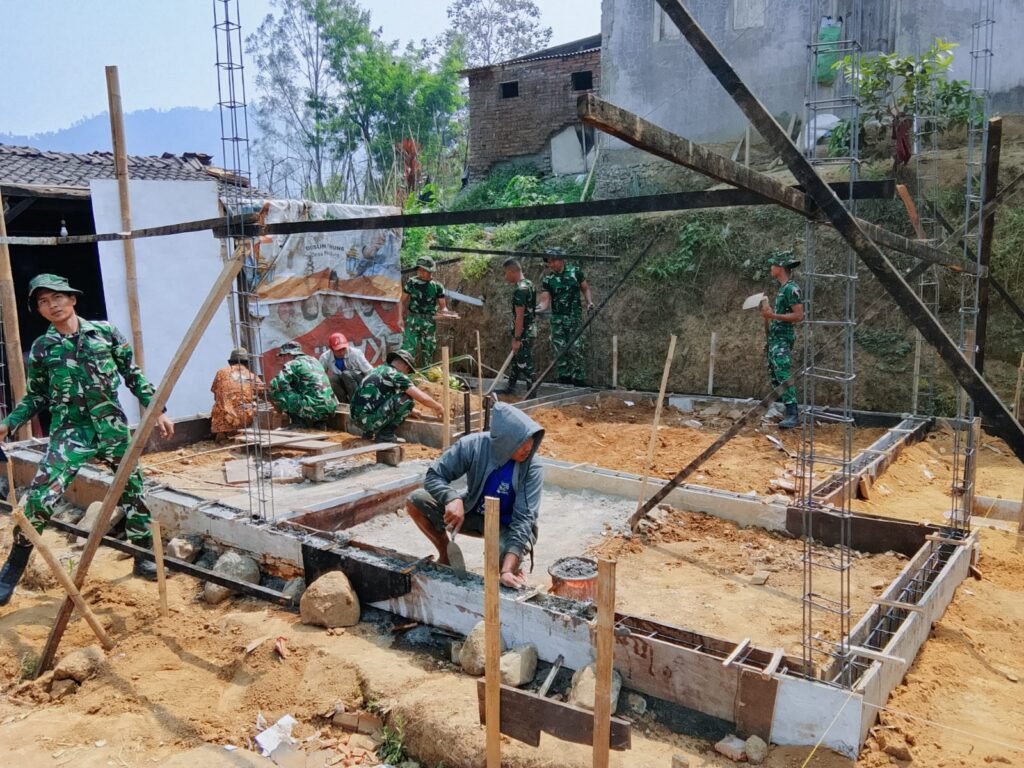 Satgas TNI Manunggal Membangun Desa Fokus Bangun Pondasi Rumah di Malang