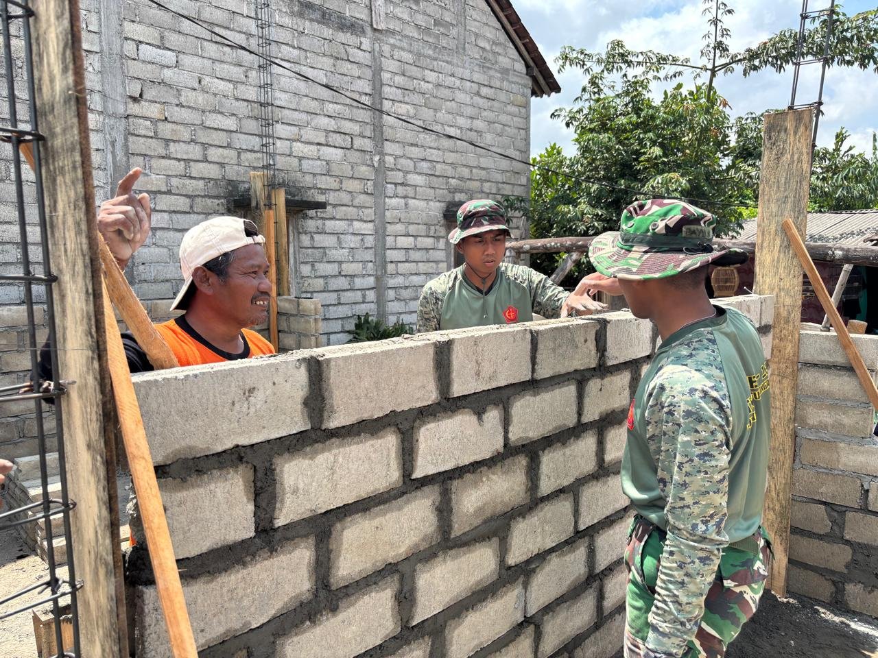 Keterlibatan Agus Suwandi dalam TMMD: Membangun Rumah dan Rasa Terima Kasih