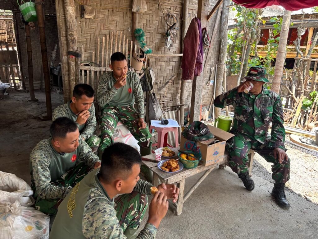 Sambutan Hangat Warga: Kesederhanaan Cinta Melalui Hidangan untuk Prajurit TMMD