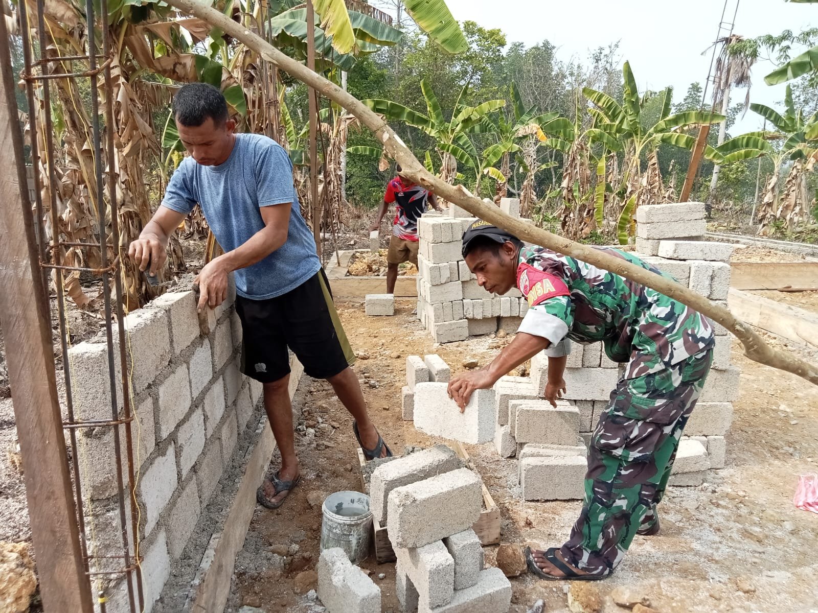 Transformasi Hunian Desa Melalui Kerjasama Satgas TMMD ke-130