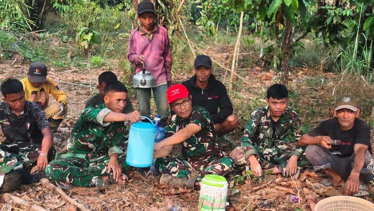 Kolaborasi TNI dan Warga Membangun Infrastruktur serta rasa Persaudaraan di TMMD