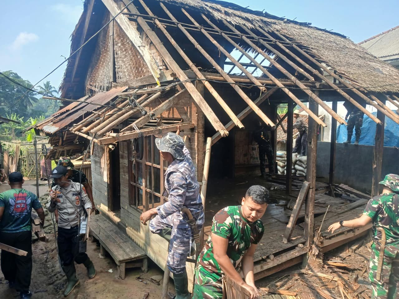 Inisiatif TMMD ke-130: Bapak Apin Rasakan Perubahan Hunian yang Sehat
