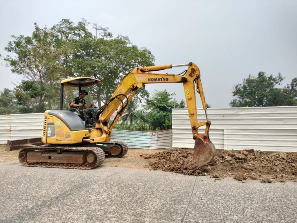Proyek Infrastruktur di Desa Sumur Bandung Dimulai dengan Kerja Sama TNI