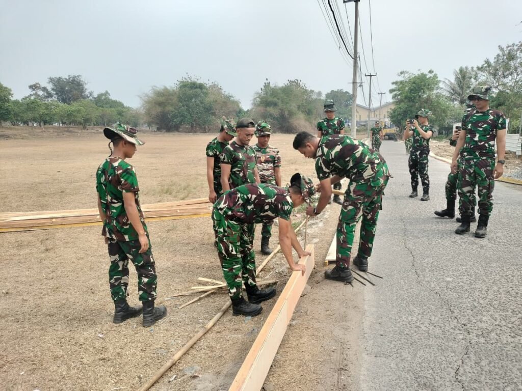 Kolaborasi TNI dan Warga Dalam Membangun Infrastruktur Desa Sumur Bandung