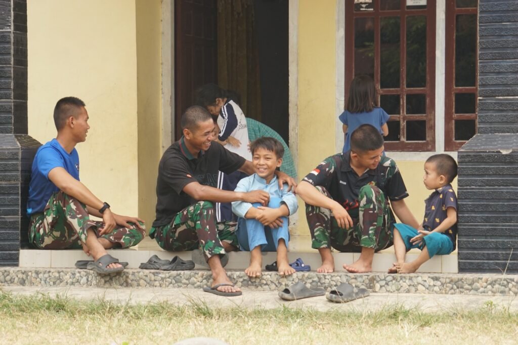 Antusiasme Anak-Anak Kandang Limun Menyambut Kedatangan Prajurit TMMD